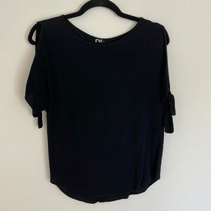 Daily Look Black Top